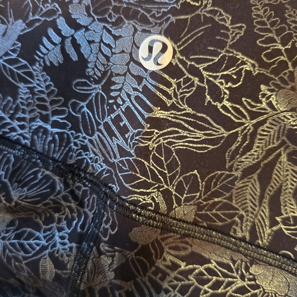 EUC Lululemon Wunder Under HighRise In Flourish Black Iridescent Foil 25" Size 6 - Picture 7 of 10